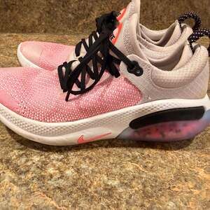 Nike Women's Joyride Run Flyknit 'Sunset Peach' AQ2731-601